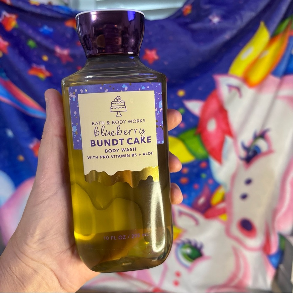 Bath & Body works blueberry Bundt cake shower gel